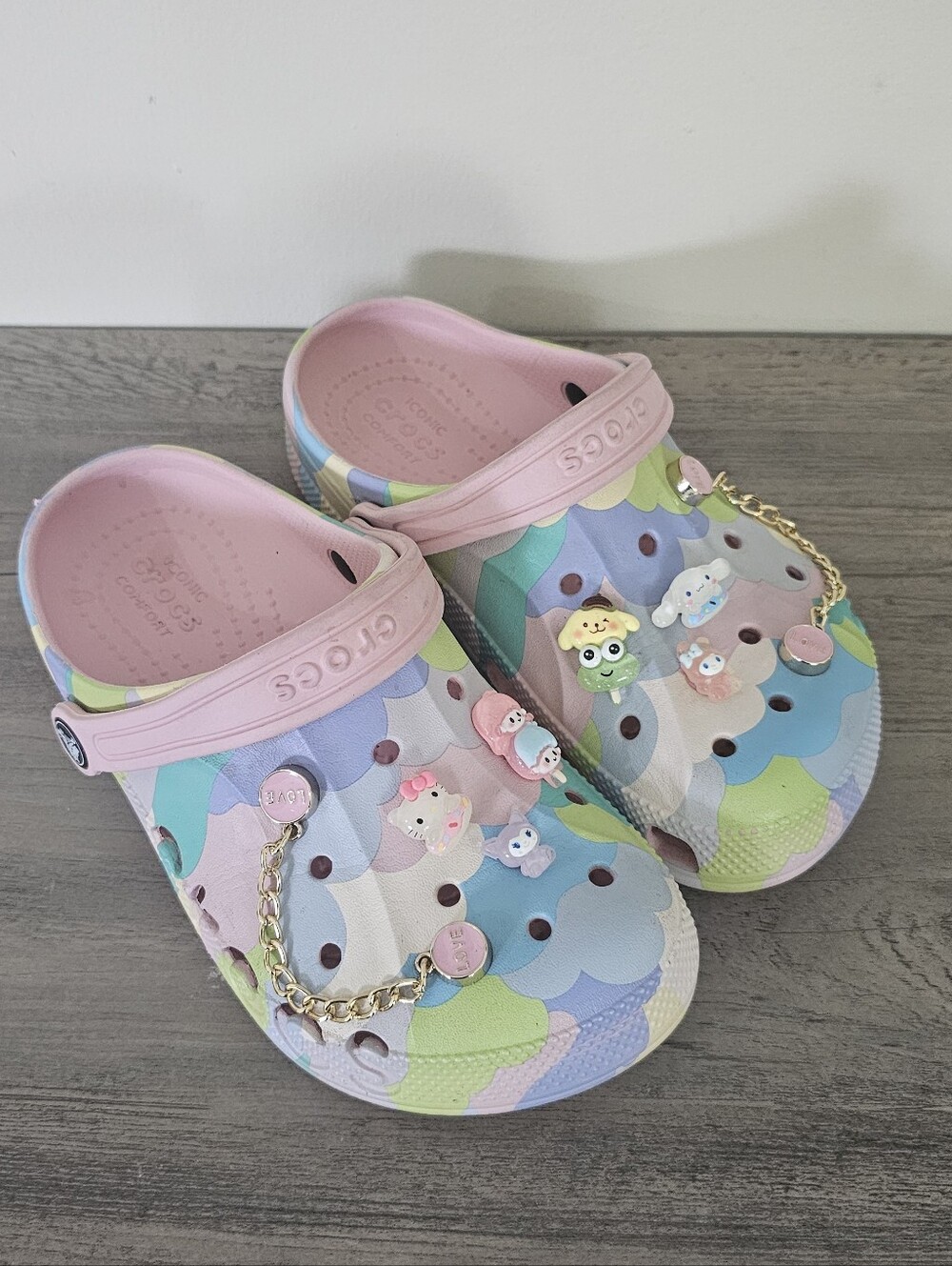 Crocs Kids Baya Pastel Clouds Slip-On Clogs Hello Kitty Resin Charms Girls J 3